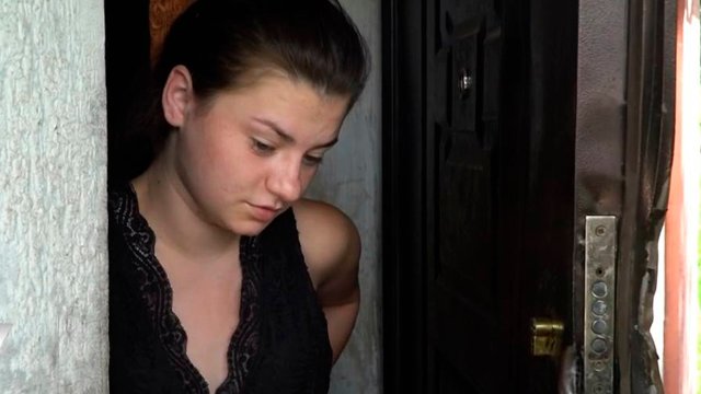 Зверху посадила помідори: на Київщині 18-річна дівчина вбила матір і закопала тіло на городі