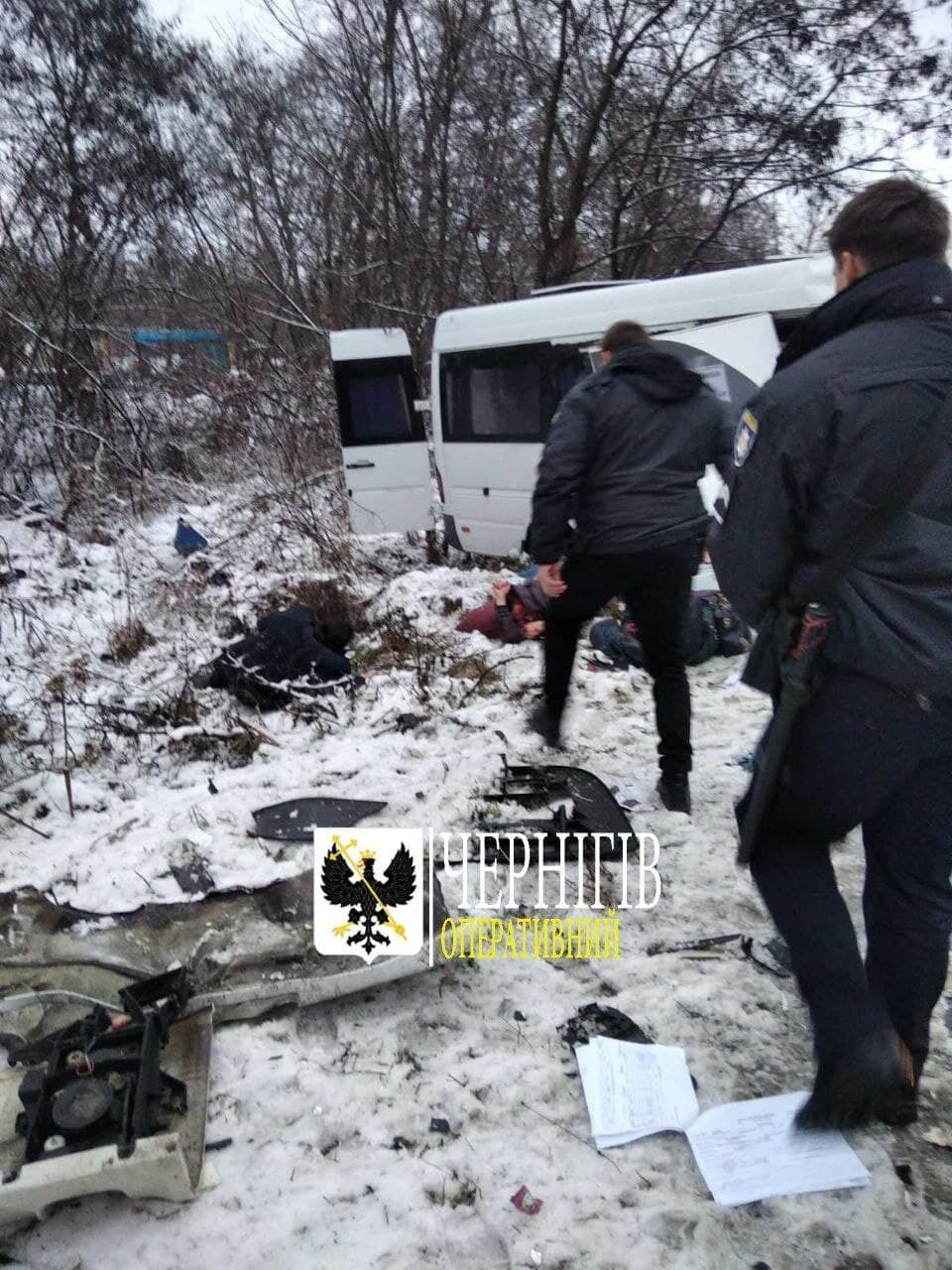 У Чернігівській області зіткнулися вантажівка та маршрутка, загинуло 11 людей. Фото
